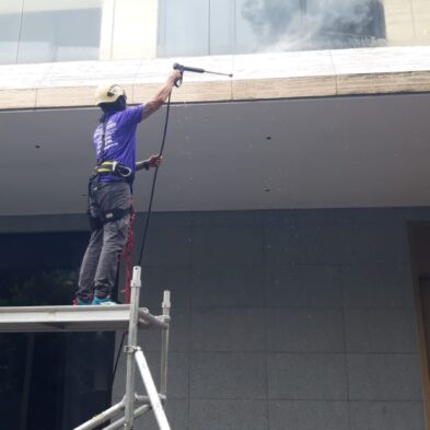 glass cleaning service singapore